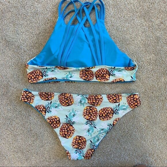 Cupshe Blue reversible pineapple bikini size small - Picture 2 of 3
